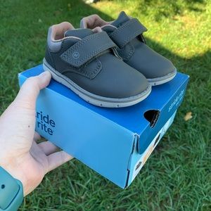 Stride Rite Toddler Shoe Grey 6M Griffin Sneaker